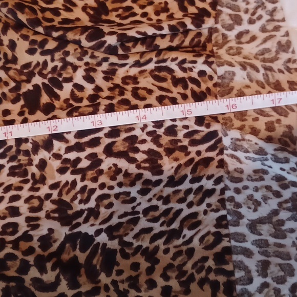 5 For $15 Cheetah print flowy cropped blouse - Picture 11 of 11